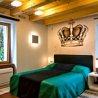 Crown room
